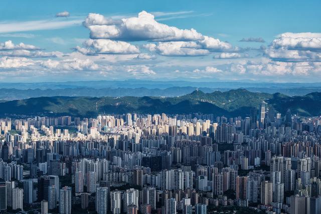 镜鉴｜定格美丽重庆：蓝天白云映山城