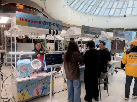 2025中关村开学季五棵松商圈迎新