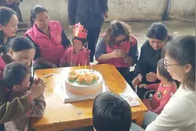 “祝你生日快乐！快许个愿吧！”图片