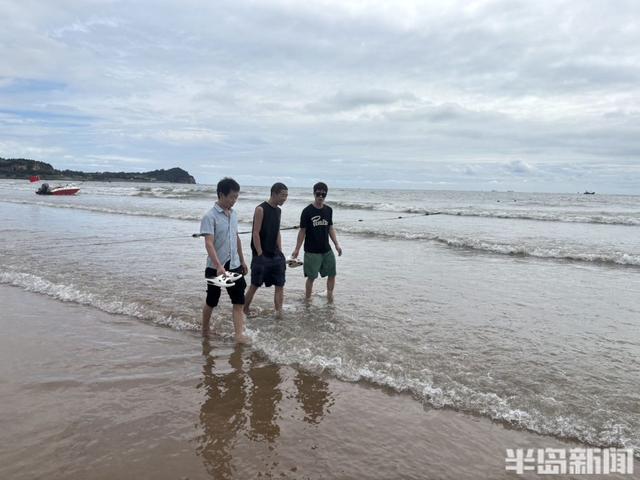 热闹的周末沙滩