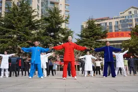 “体卫融合”进社区 “八段锦”让烟台黄海明珠社区健康热闹起来图片
