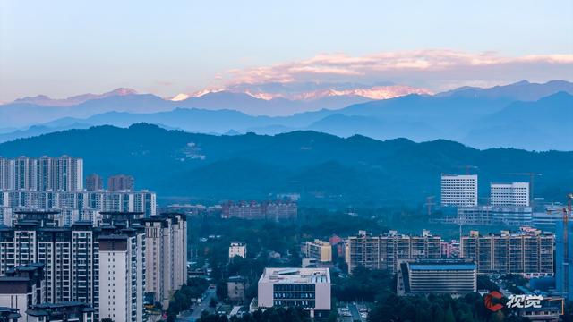 C视觉·遥望雪山(58)丨久违冬日暖阳 成都今晨再见雪山