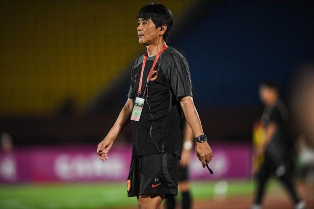 记者马德兴：国少队首战展现实力