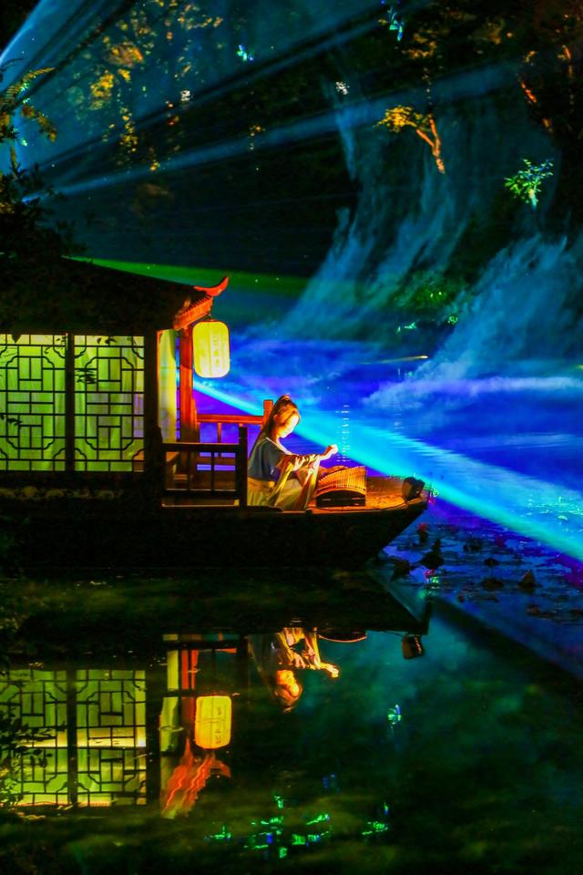 一年四季 泉在济南 | 趵突泉沉浸式夜游《趵突夜画》璀璨启幕  打造泉城夜游新地标
