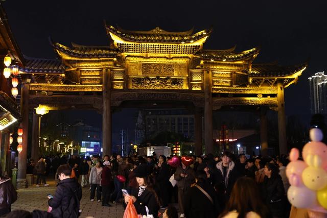 元旦假期客流量超24万人次,安顺古城新年“开门红”