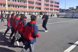 超会跳舞的数学老师火了 他来自阜阳图片
