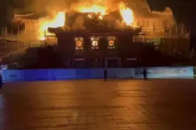 知名大学深夜突发大火，为全国重点文保单位！相关部门已介入调查图片
