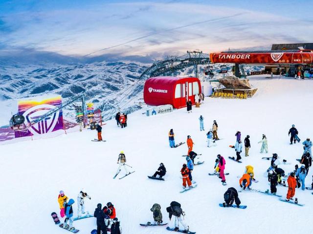 山东跑出“羽绒服之王”，70后夫妻年入13亿，即将IPO