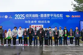 外国驻昆领团参与罗平花海马拉松“欢乐跑”图片