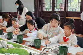 江苏理工学院：文旅学子开展公园美育活动图片