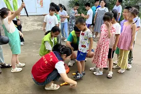 乡村记忆社区开展户外拓展活动图片