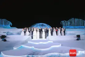 第27届中国·三亚天涯海角国际婚庆节启幕图片