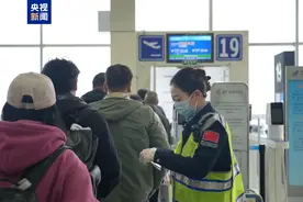 中哈互免签证协定生效一周年 两国人员往来增长迅速图片