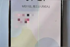 多名用户称三星手机屏幕出现绿线，客服：只能付费维修图片
