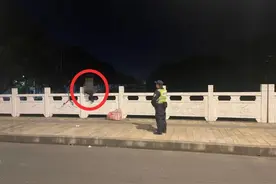 “只有活着才有希望” 在他们的帮助下想跳江的男子又重燃信心图片