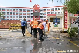 高考情报站|水管、铁锨、扫把齐上阵，济阳环卫工人为高考助力图片
