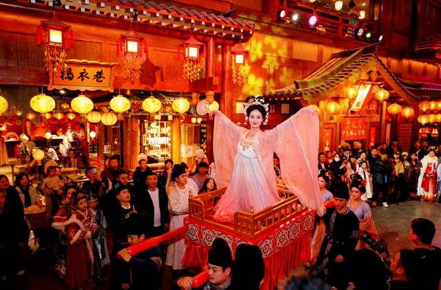 与诗同行，再游长安，长安十二时辰主题街区文化体验再升级