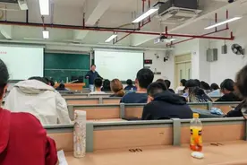26岁任副教授，学生比自己还大是什么体验？图片