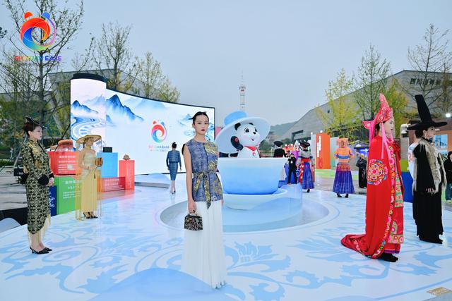 鲜活可触中共享发展成果，“锦绣天府・安逸四川”文旅融合主题展亮相