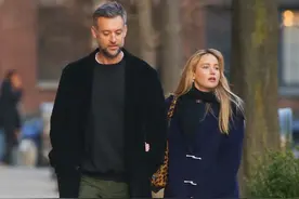 大表姐二胎“卸货”仅一周！和爱夫出街状态超赞图片