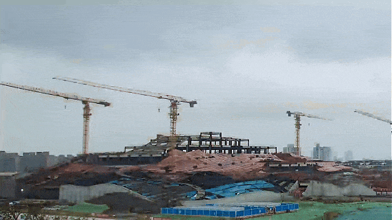 上海高4800厘米的“最高峰”竟是中空的？网友：求问登顶需要带氧气瓶吗？