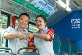 平凡岗位相守10年，重庆这对 “五星驾驶员”夫妻谱写“交通浪漫曲”图片