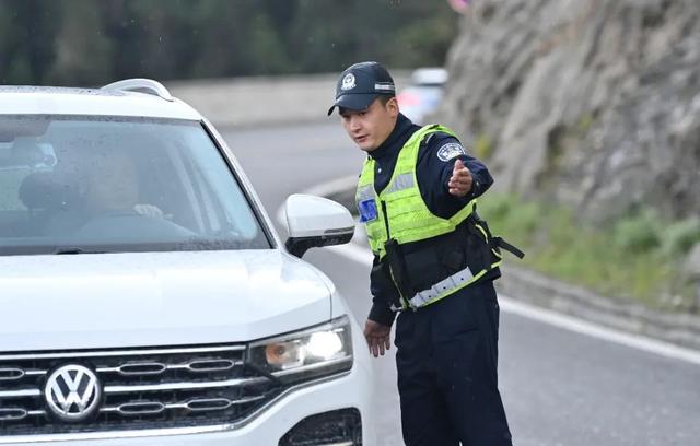 快来打卡！“天路十八弯”迎来颜值巅峰期，除了美景这里还有……