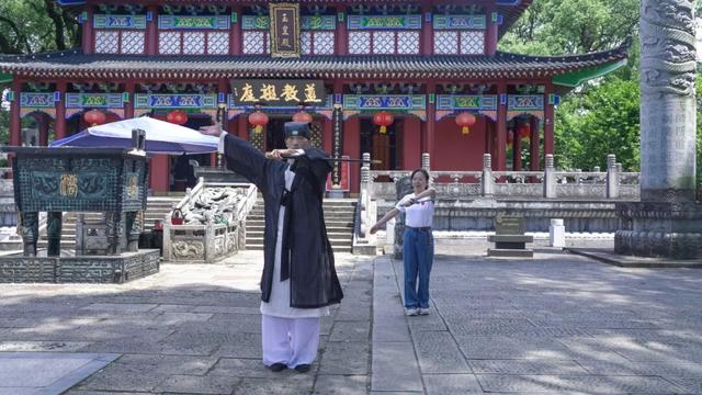 龙虎山藏着“神仙玩法”？这个周末，青萍剑+八段锦免费学！