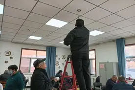 天天讲安全｜“小”烟感撑起“大”安全！银川消防为老人免费安装烟雾感应报警器图片