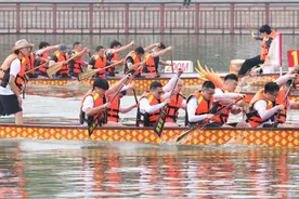 2024年宁波镇海区“同心同行”龙舟赛热闹开幕图片