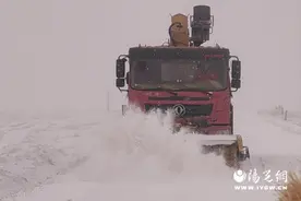 中国石油长庆油田采油五厂众志成城抗击风雪保生产平稳图片
