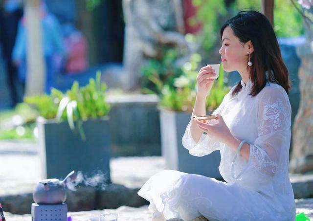 雅安女子止昔：茶香绕客栈