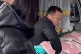 “妈妈对不起，这回我真的挺不住了”，吉林百万博主“咱屯儿苗嫂”悲痛宣布小儿子因病去世图片