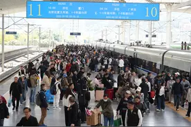 迎“清明”客流高峰 福州火车站多举措保障客流出行顺畅图片