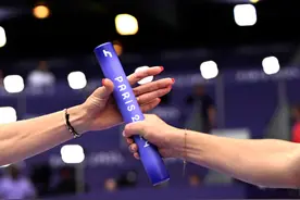 巴黎奥运会丨田径——女子4X400米接力赛况图片