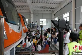 北京市民走进北交院 “解锁”列车模拟驾驶体验图片