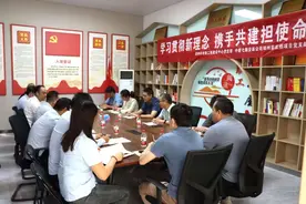 中建七局郑州彩虹桥项目党支部开展党建共建活动图片