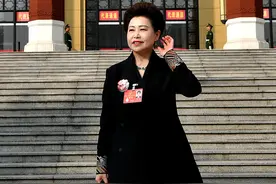 四川省人大代表、四川省文创联盟理事长杨丽：非遗传承不能简单遵循经济最大化逻辑，需建立政府、社会、市场三者协同新路径图片