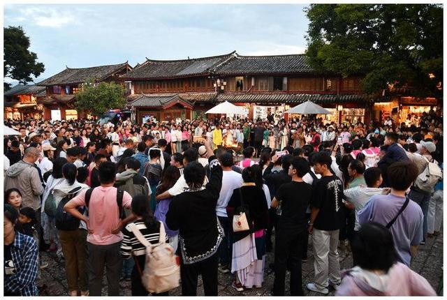 七彩云南之十三：夜走丽江古城 心中五味杂陈