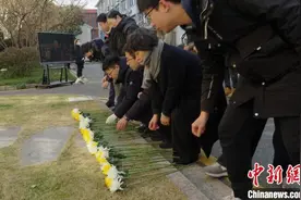 上海交大师生追思校友黄旭华院士图片