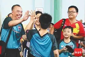 海南周刊丨“候鸟”老人传妙招 助山里娃练成乒乓球小冠军图片