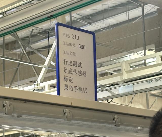 下线5000台机器人，智元迈过量产临界点