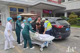 5分钟送人到医院，迷路老人安全抵家……潮州交警的“速度和温度”图片