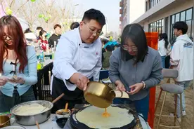 泰山科技学院组织校园春日活动图片
