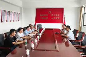 “鱼水情深”枣庄书画家走进薛城消防救援大队艺术笔会举行图片