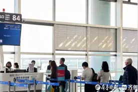 青岛上榜免签国游客入境十大热门城市，韩国游客来青尤爱青岛啤酒图片