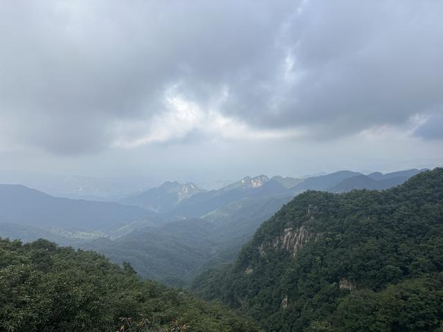 《把22度的山风带回家，定格自然之约》南召县举办首届五朵山媒体、达人采风活动