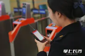 “PDA”设备首次亮相长沙南，可以直接获取最新列车运行情况！图片