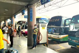 清明节将至，广州多个客运站开售假期车票图片
