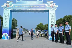 警护“舟”全，仙桃龙舟赛安全完赛图片